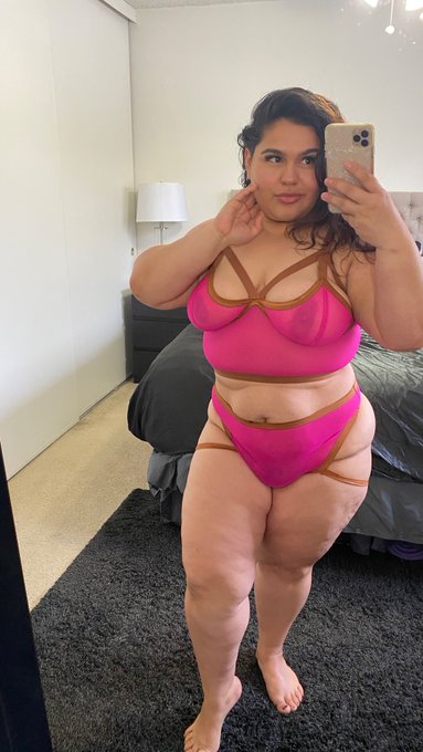 I love lingerie 🩷🤎  https://t.co/gKmzrSLjWK https://t.co/WmUCMV0mWP