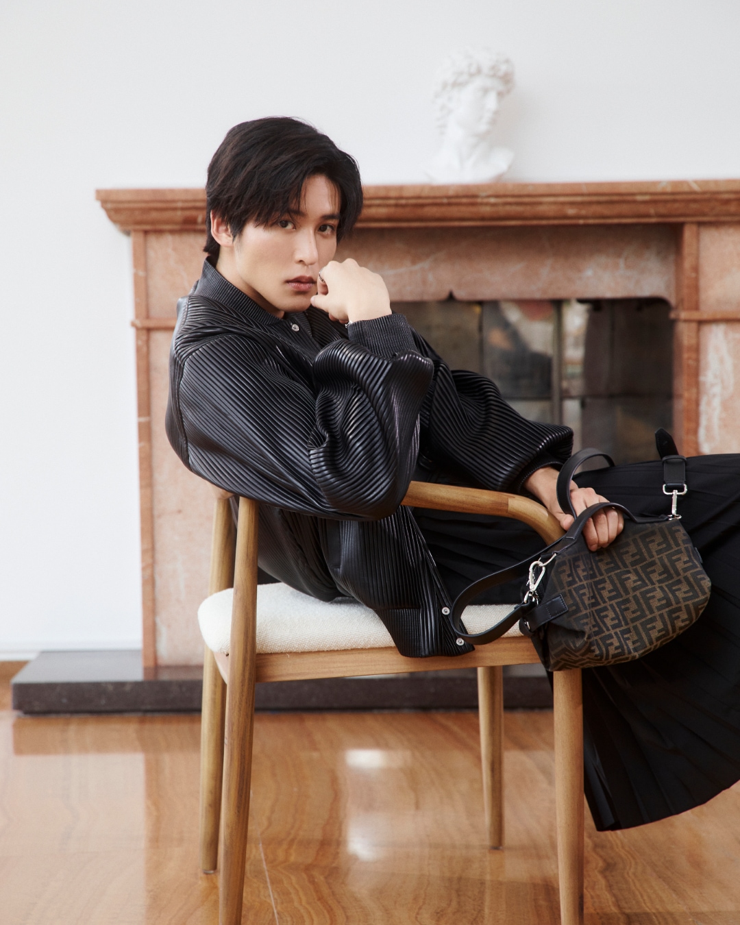 Man 目黒蓮　めめmeme スノーマン　FENDIアンバサダー　記念 Snow Man・目黒蓮(@sn_meguro.ren_official )が日本人男性初と