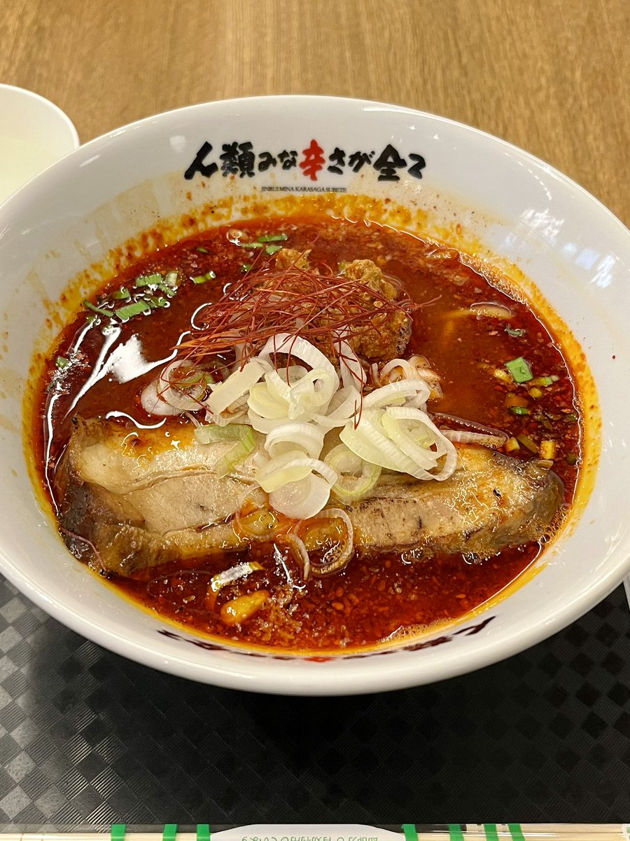 toru_prince's tweet photo. やっぱり辛いものが食べたい♪
今日のランチは #あべのhoop B1F #人類みな辛さが全て 
店名が商品名 #人類みな辛さが全て50 980円
辛さ #LevelOVER +100円 一番辛いのにしました
#麺はべっぴんさん ツルシコ
スープも熱々で旨味もあって辛さも良い
いっぱい汗かきました
暑気払い成功(^-^)。。。 https://t.co/qYm3rG5Wc3
