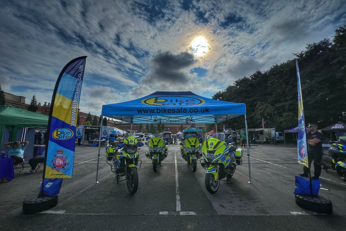 gmptraffic's tweet photo. Some of our #GMPMotorcycleUnit are setting up for #emergencyserviceday at the Trafford Centre today.
Come and say hi π
#bikesafe https://t.co/bEVGVHYqOE