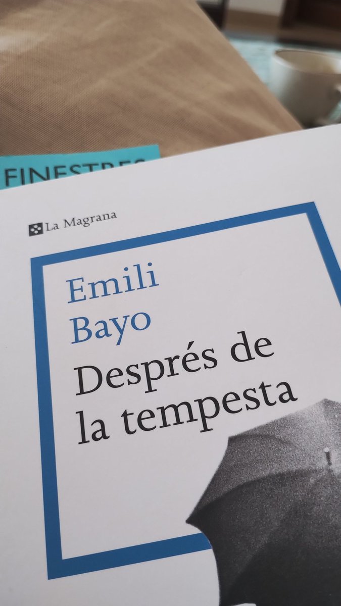 Una bona novel.la, una colla de tertulians entusiastes i la presència de l'autor són els ingredients infalibles per a una vetllada fantàstica. Gràcies, Emili Bayo! #Desprésdelatempesta <a href="/penguinllibres/">Penguin Llibres</a> <a href="/ajsantanyi/">Ajuntament Santanyí</a>