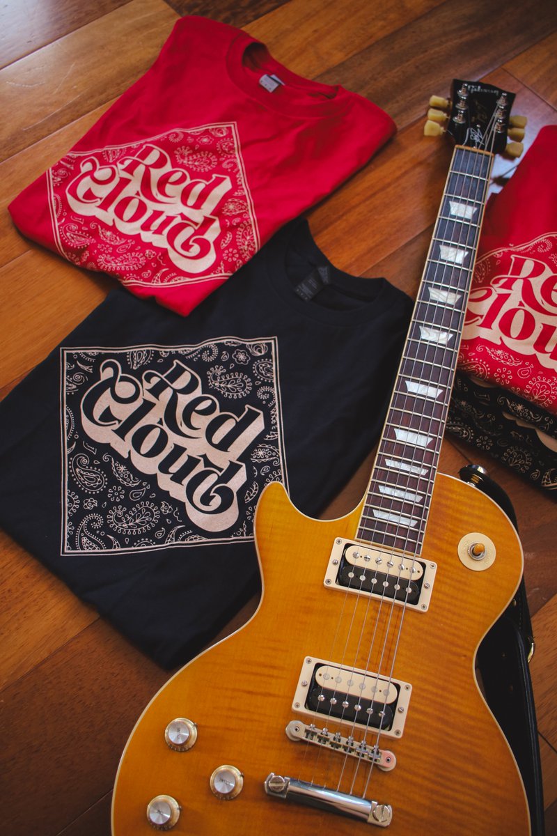 RedCloudTheBand's tweet photo. On a reçu nos tout nouveaux t-shirts ! 🌵

Ils seront disponibles sur notre stand de merch au @SUPERSONICparis vendredi soir ! 

Faites ressortir le desperado qui est en vous : osez le motif bandana ! 🤠 https://t.co/KtUtFOdmWR