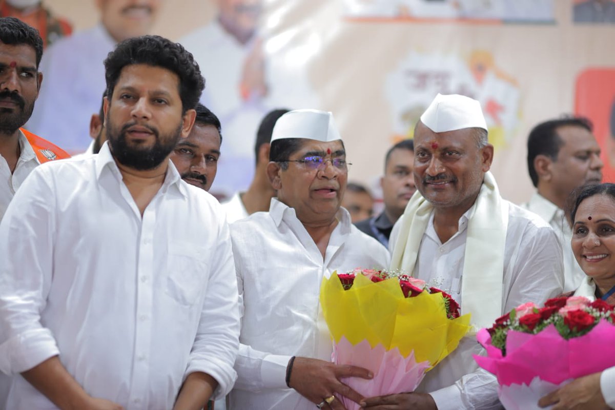 BalsahebMurkute's tweet photo. माझ्या वाढदिवसानिमत्त पालकमंत्री ना.श्री.राधाकृष्ण विखे पाटील,जिल्हा बँकेचे अध्यक्ष शिवाजीराव कार्डीले मा.खा.सुजय दादा विखे पाटील, व नेवासा तालुक्यातील नागरिकांनी उपस्थित राहून मला शुभेच्छा दिल्या
#bjp4maharashtra #DevendraFadnavis #sujayvikhe #bavankule https://t.co/0pBAtF7akM