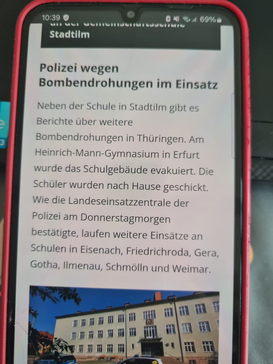 HenkerSatire's tweet image. Was denn hier für ein Mist am laufen?
Weiß da jemand mehr? #bombendrohung #Thueringen