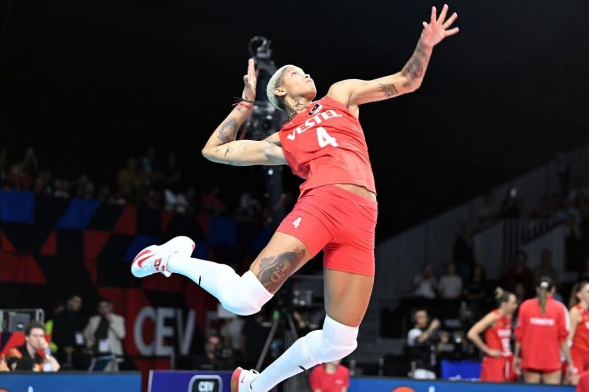 vur şanlı smacınla gönül mülkü düzelsin
sen savunmada da hücumda da güzelsin ❤️🤍
#MelissaVargas