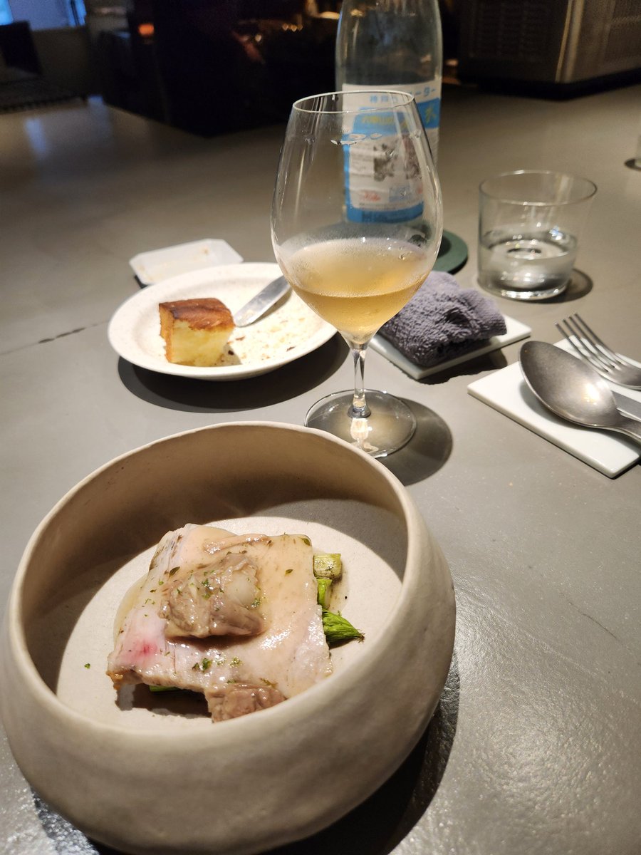 tanachu_78's tweet photo. ペアリングのお店はお酒飲み放題やと思ってたけど違いました笑

#新神戸の名店 https://t.co/siG5E3i6b2