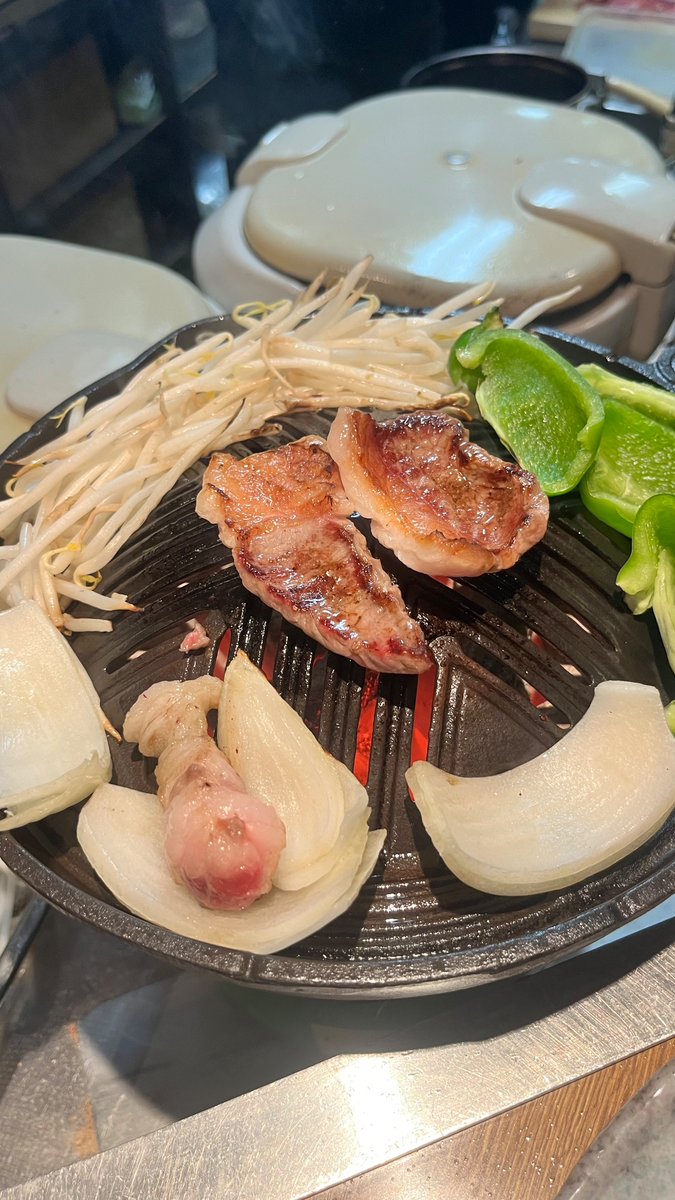 Yadokari_Diary's tweet photo. 朝に山登り、昼にサウナシュラン認定のサウナ、夜にジンギスカン🐐✨
本物のジンギスカンの味を知ってしまいました🤤
それでは飛行機で福岡へ〜✈️
#分割日本一周2024夏の陣完
#しろくま #refre https://t.co/MrUugoKgQO