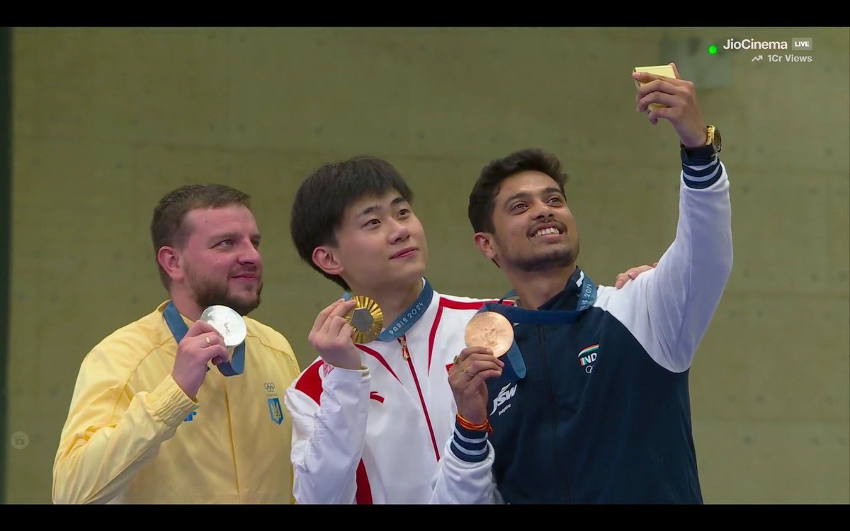 SWAPNIL KUSALE - A selfie to remember in Indian Sports history ❤️