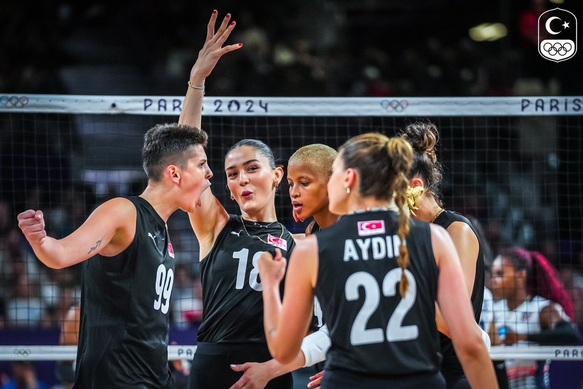 Koskoca ülkeye voleybolu sevdiren takim. SUPERSİNİZ. ♥️😎 #FileninSultanlari
