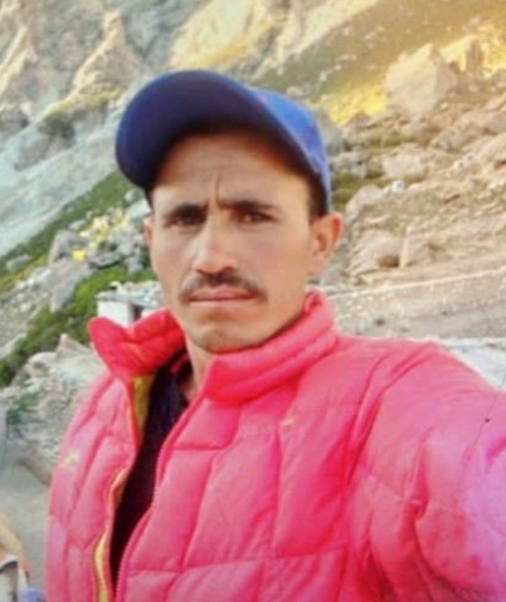 K2 Updates 
After a year, Hasan Shigri's dead body was retrieved from bottleneck, taken back to ABC and now air lifted to his native village Tissar for burial. 
A historic moment for poor porters and HAPs of #Karakoram