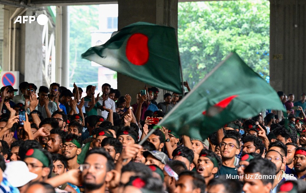 THREAD 🧵 Student protests against civil service job quotas in Bangladesh sparked nationwide violence that left more than 200 people dead

As chaos swept the country, AFP's fact checkers debunked some of the falsehoods spread online (1/7)
