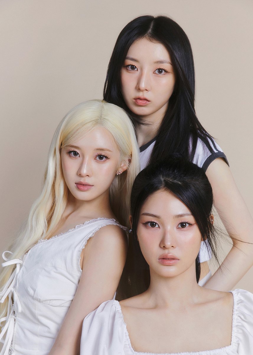 CUBE_LIGHTSUM's tweet photo. LIGHTSUM Digital Single [POSE!]

Concept Image 1
#상아 #나영 #주현
#SANGAH #NAYOUNG #JUHYEON 

#LIGHTSUM #라잇썸
#POSE
#20240807_6pm https://t.co/6G8OStK9XZ