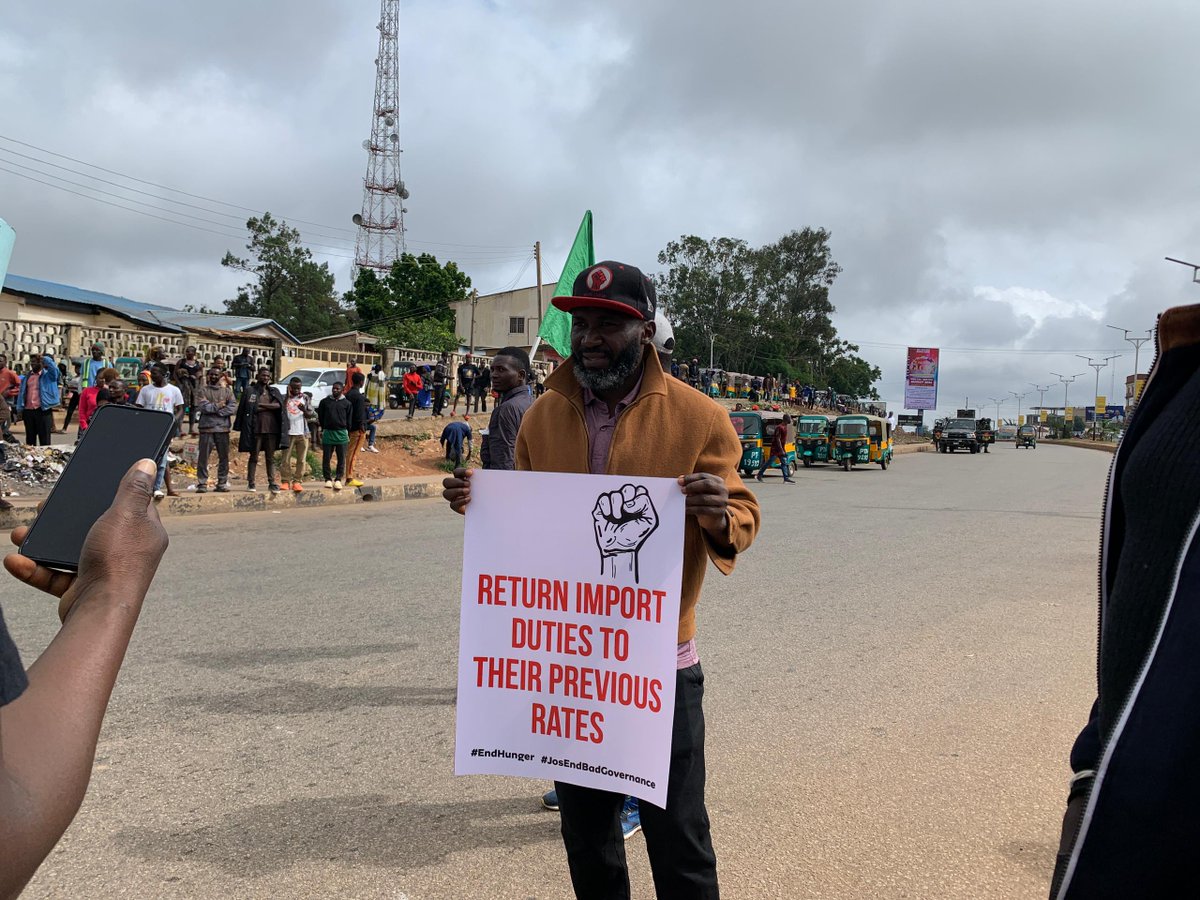 HumAngle_'s tweet photo. Protesters have gathered at the Old Airport Junction in Jos, Plateau state, and are being addressed by Prophet Isa El-Buba. He had earlier announced he'd be joining a peace walk organised by the Initiative for a Better and Brighter Nigeria (IBBN). 

#EndBadGovernanceProtest https://t.co/48dfgWwGH0
