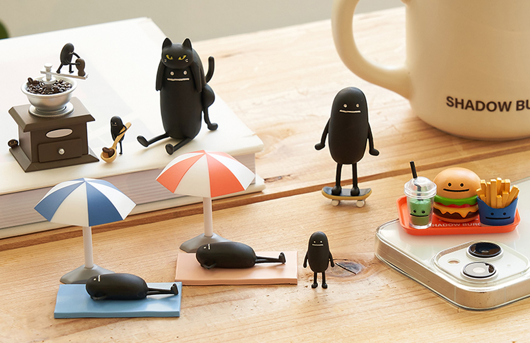 グラニフ　ビューティフルシャドー　カプセルトイボックス