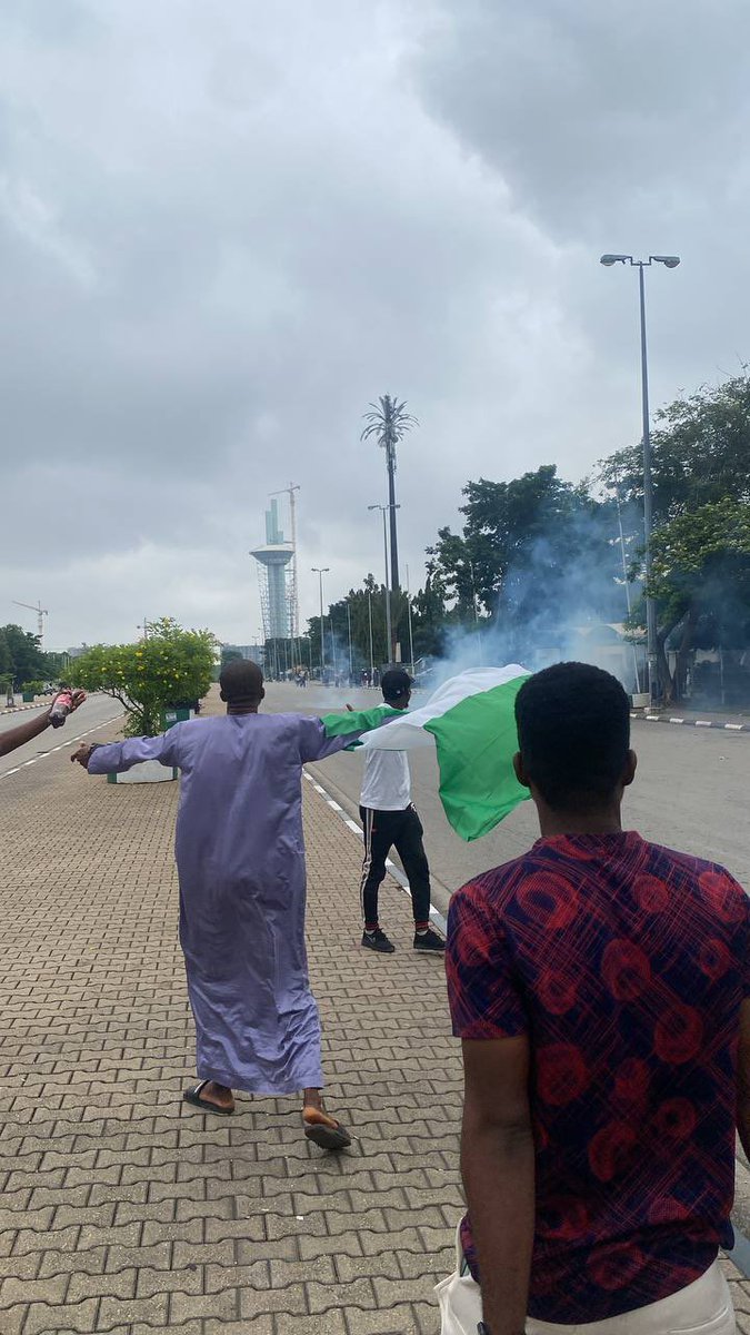 SamzyVG's tweet photo. BREAKING NEWS: Nigerian Police Have Started Shooting at Peaceful Protesters in Abuja. 

#EndBadGovernaceInNigeria #EndBadGovernanceProtest #Protest24 https://t.co/I4XNo26xfb