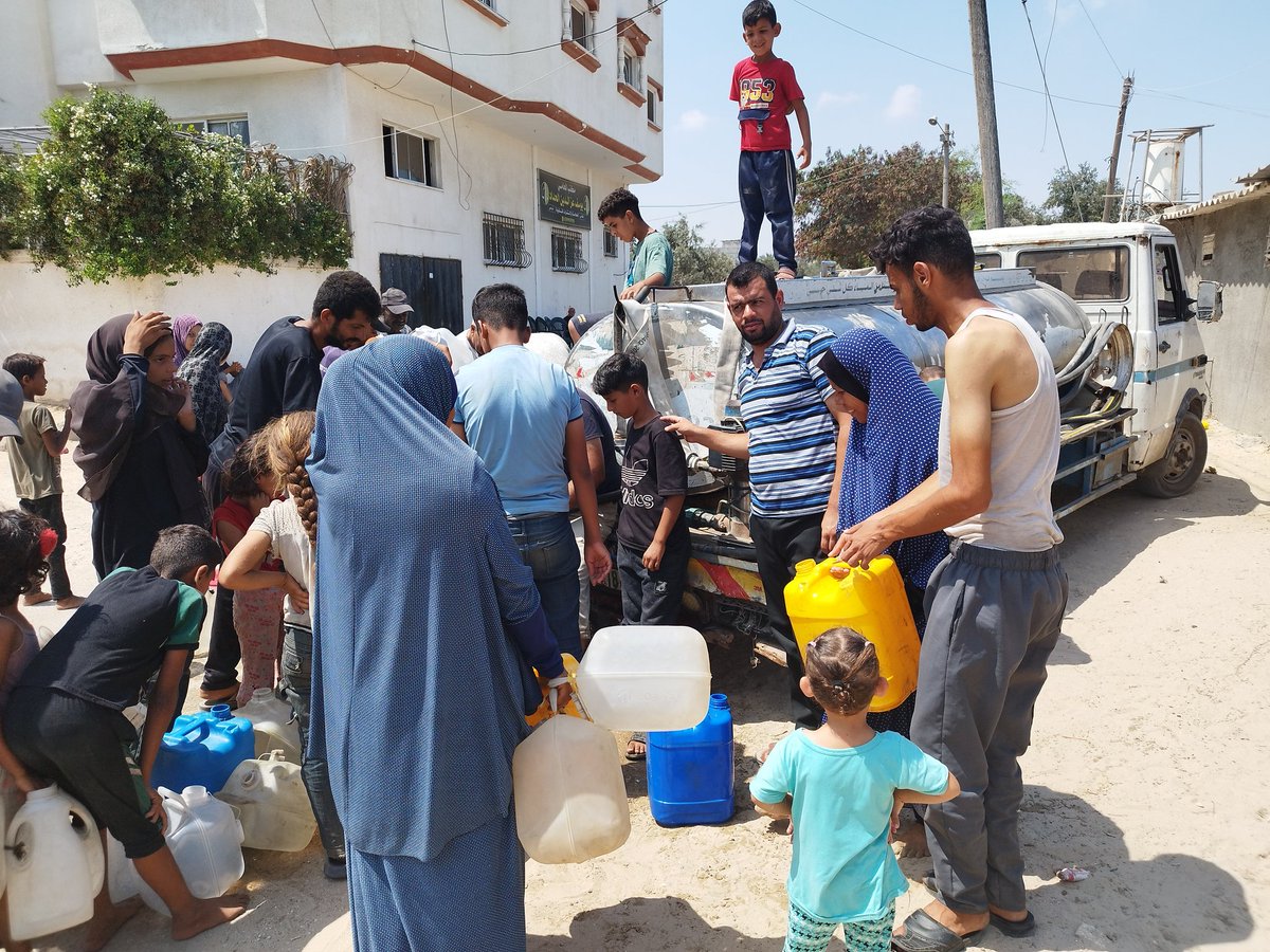 Palestinedaily1's tweet photo. Let's save poor families and provide them with food and water please 👇👇
Thank you. 🤍 👇👇https://t.co/zZKcCYfvmi https://t.co/9JJTYjOI6a