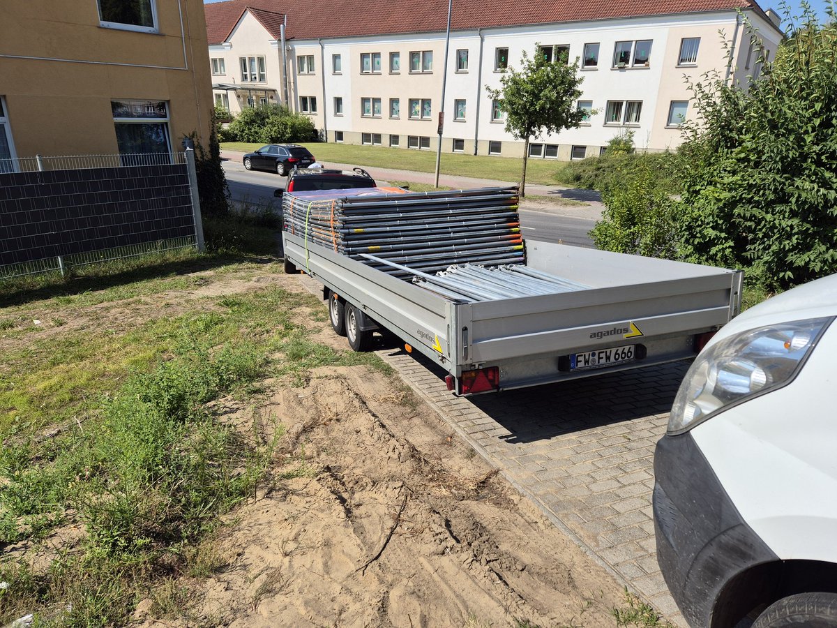 Nach 10 extrem harten Tagen, fahre ich heute die letzte Tour, dann sind alle Großaufsteller im ganz #Brandenburg verteilt. #helfenfetzt