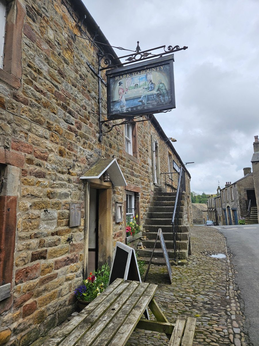 DalesBus's tweet photo. Clitheroe, Settle &amp; Horton-in-Ribblesdale are now directly linked by public transport with:
- Bowland Bus 11 running via Dunsop Bridge, Slaidburn &amp; Tosside on Monday to Saturday
- Yorkshire Dales Explorer Train running to Ribblehead via Hellifield every Saturday. https://t.co/D8CF4d0AVA
