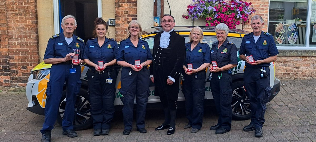 Real honour to present King's Ambulance Service Coronation Commemorative Coins to the #Rutland Community First Responders. Fantastic volunteers saving lives across the county <a href="/EMASNHSTrust/">East Midlands Ambulance Service NHS Trust</a>