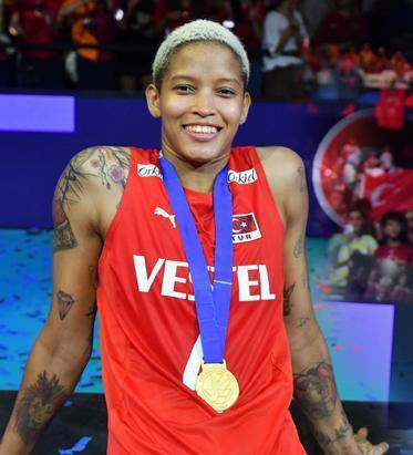 Vargas için "Devşirme ne işi var Türkiye'de" diyen Yobazlara ithafen cevabı:

"3.600.000 oy kullanan
devşirme vatandaştan çok daha verimli iş yapıyorum.
Ben bir Türk kızıyım"

diye verdiği kapak gibi yanıtını yürekten
alkışlıyorum. 👏👏

"Vargas'ın yanındayım" deyip kaç