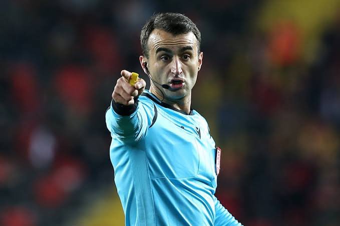 Galatasaray - Beşiktaş süper kupa maçının hakemi Atilla Karaoğlan oldu. 

MHK başkanı bir önceki döneminde de oldu gibi prensi Karaoğlanı atadı. 

Yine yanılmadık @BahattinKk1