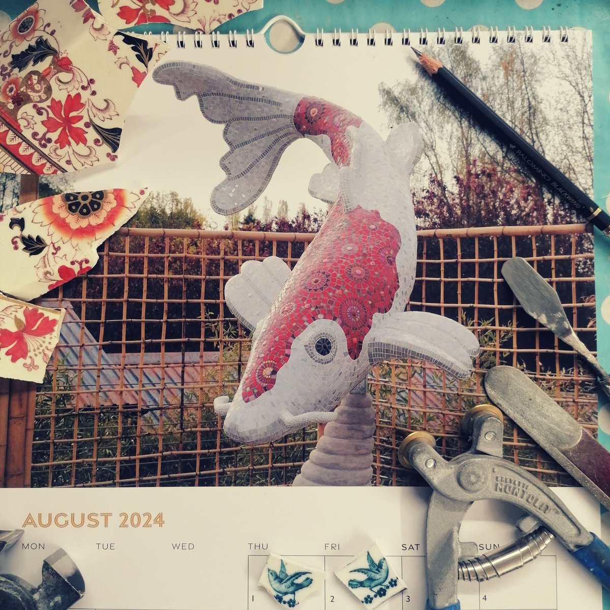 ⭐GOOD MORNING AUGUST ⭐ New page on the calendar, Uschi the Koi <a href="/ColchesterZoo/">Colchester Zoo</a>
#August #mosaicfish #giantfish #artistcalendar