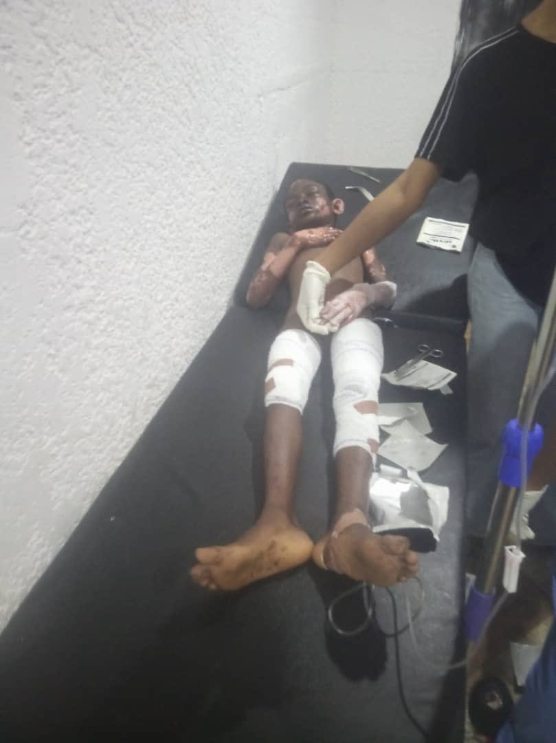 sleekz_'s tweet photo. HELP NEEDED, everyone!!. Akokites alumni do you remember Opeyemi (at Pintos Salon in Newhall? Her house caught fire, husband rushed in to save their 2 kids. All badly burnt and in the hospital. They lost everything and need help, from medical bills to clothes and accommodation. https://t.co/2MwVs7MGc5