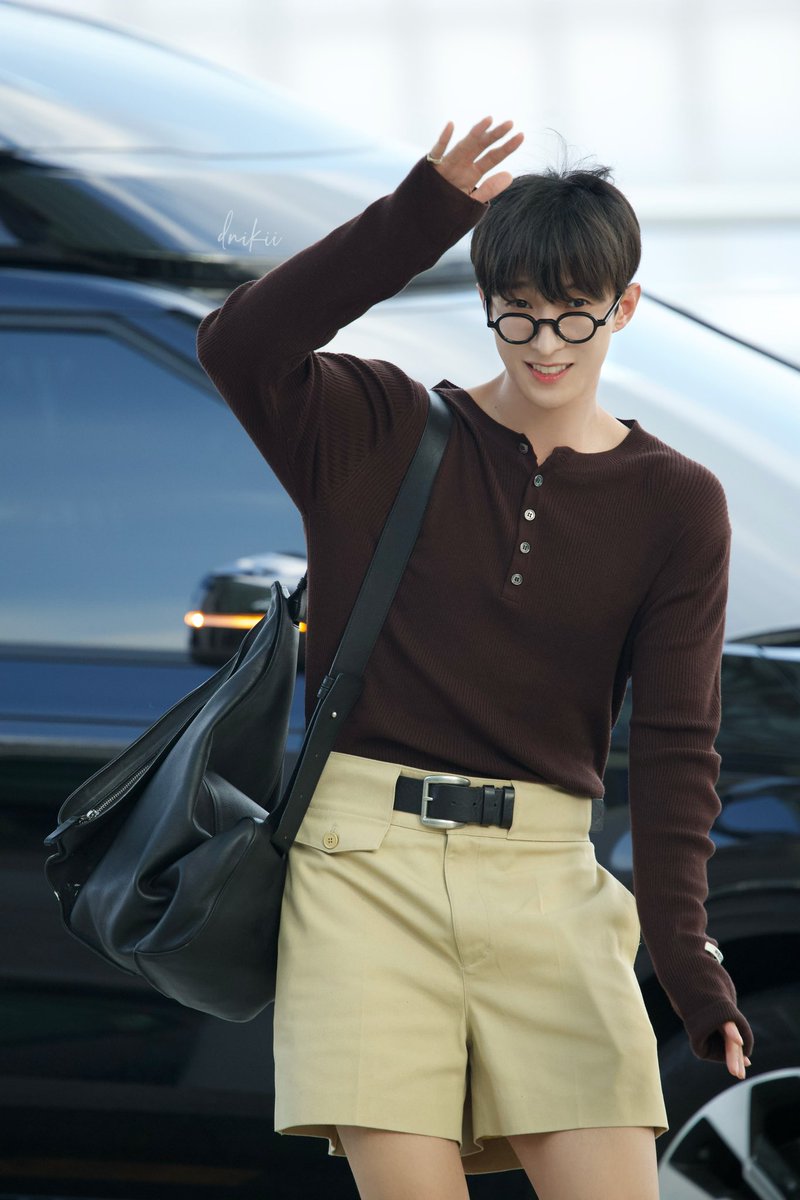 240801   ICN  출국

🥰😘😍

#세븐틴 #SEVENTEEN #이석민 #도겸 #dk #ドギョム