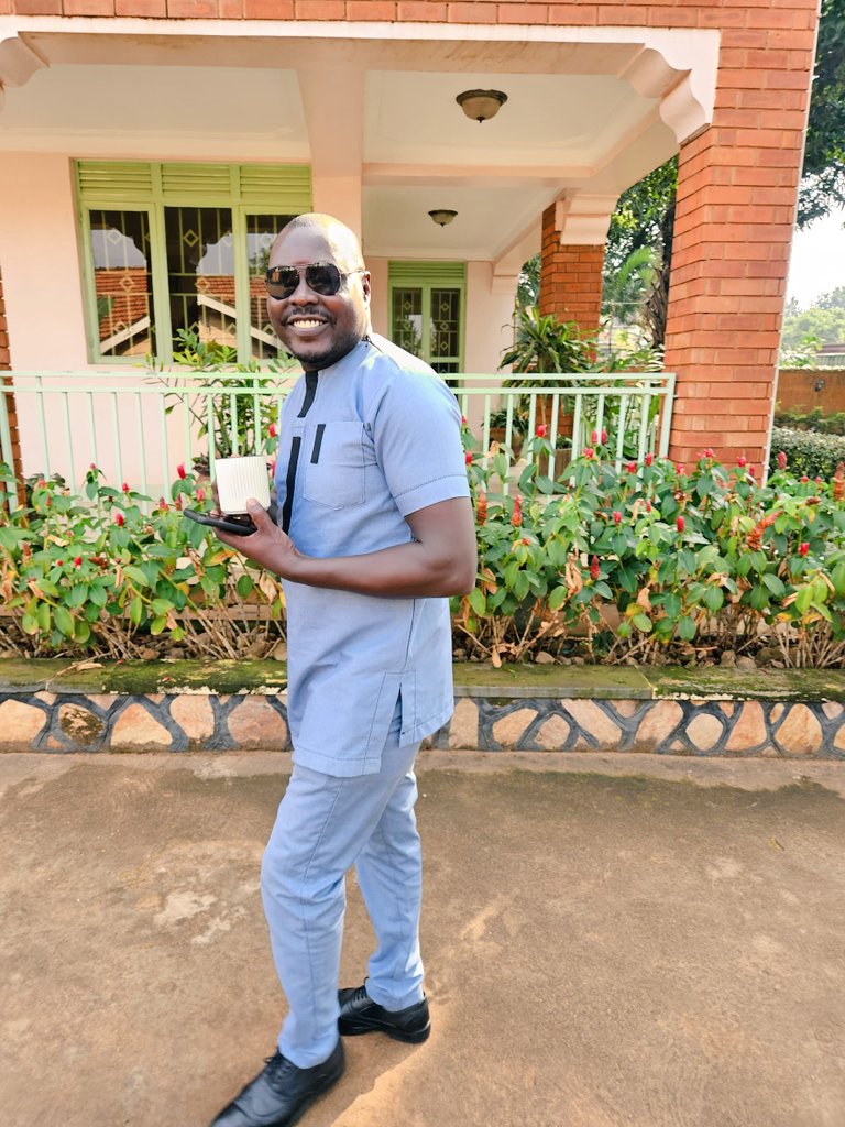 OsutaSaviour's tweet photo. Remember, no matter how challenging things may seem, dress for success, show up with confidence, and wear a smile. Believe that everything will work out for your good.
As we begin this new month, I wish you all the best. May it bring you blessings, opportunities, and joy. https://t.co/wqsYcOK0xT