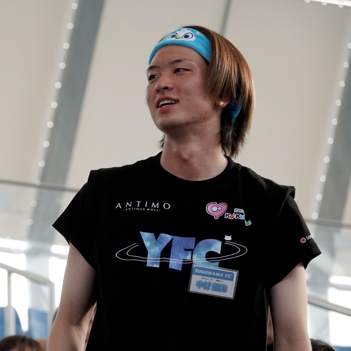 yokohama_fc's tweet photo. ˗ˏˋ 8/3千葉戦 新商品 ˎˊ˗

🔵やわらかいフリ丸ヘアバンド
#中村拓海 選手発案し、デザイン・商品名を決めました！洗顔の際に活躍するのはもちろん、応援グッズにもなる、可愛さと実用性を兼ね備えたアイテムです👽🩵

ラインナップ👉https://t.co/CPxeZJJlj4

#yokohamafc #横浜FC千葉 #横浜FCグッズ https://t.co/kC12UEcLVK