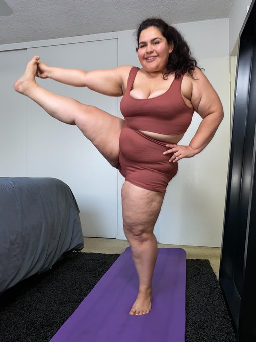 Yoga 🧘🏻&zwj;♀️ https://t.co/kCY793Hgna