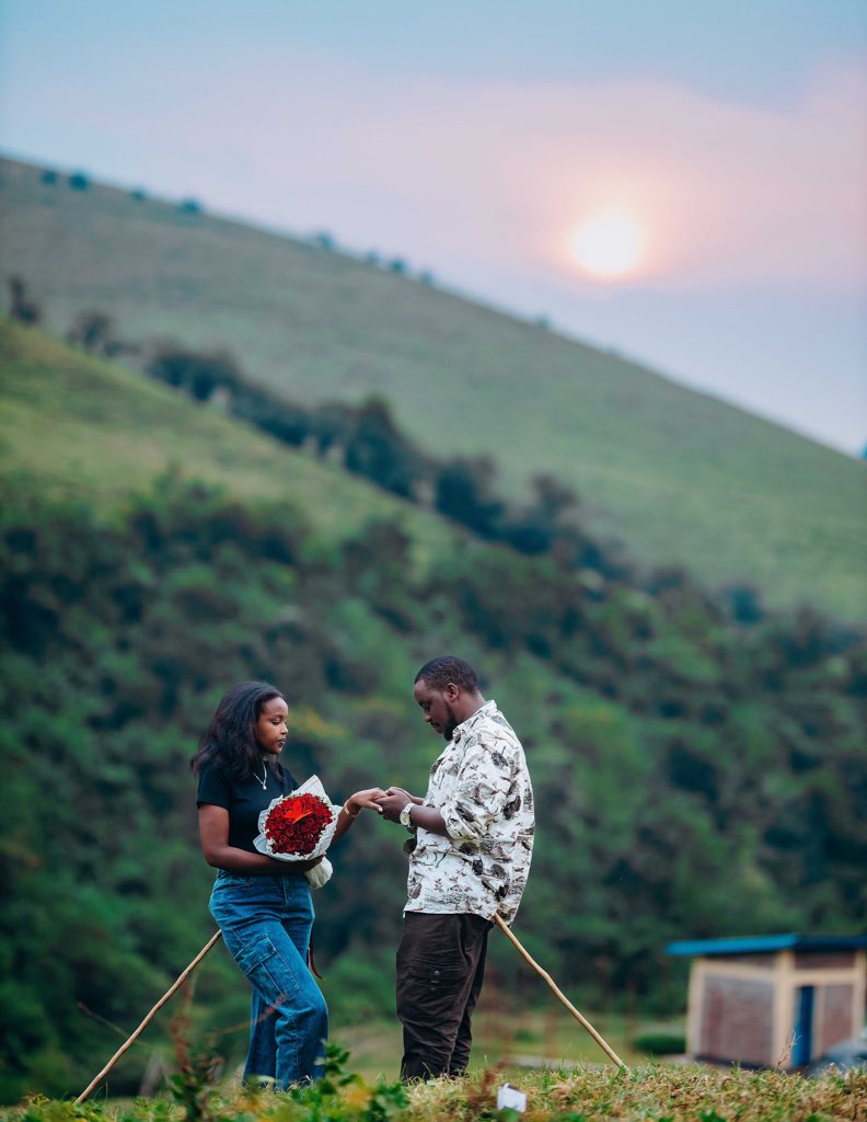 rukund_official's tweet image. Ahantu honyine ushobora gukorera proposal 💍 umukobwa mukunda akavuga ngo #yes ntahandi hatari mw'ijuru rito rya @Visit_Bigogwe kobone nubwo umwana yab'afite gahundayo kuvugango #no bihita bihinduka a big #yesssss 💍🥰💍