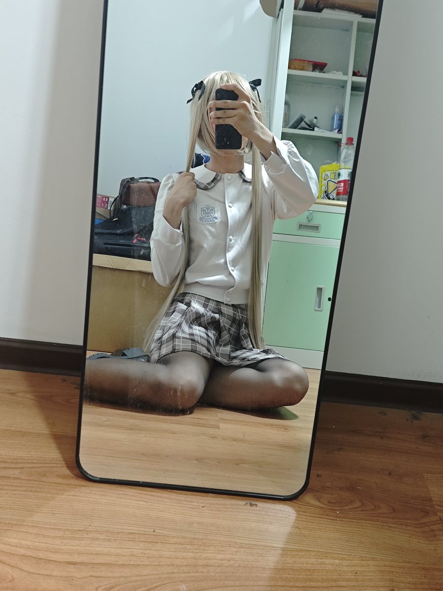 假发弄好啦，还有白丝版的就当500fo的福利吧 https://t.co/LksfMjGI3W
