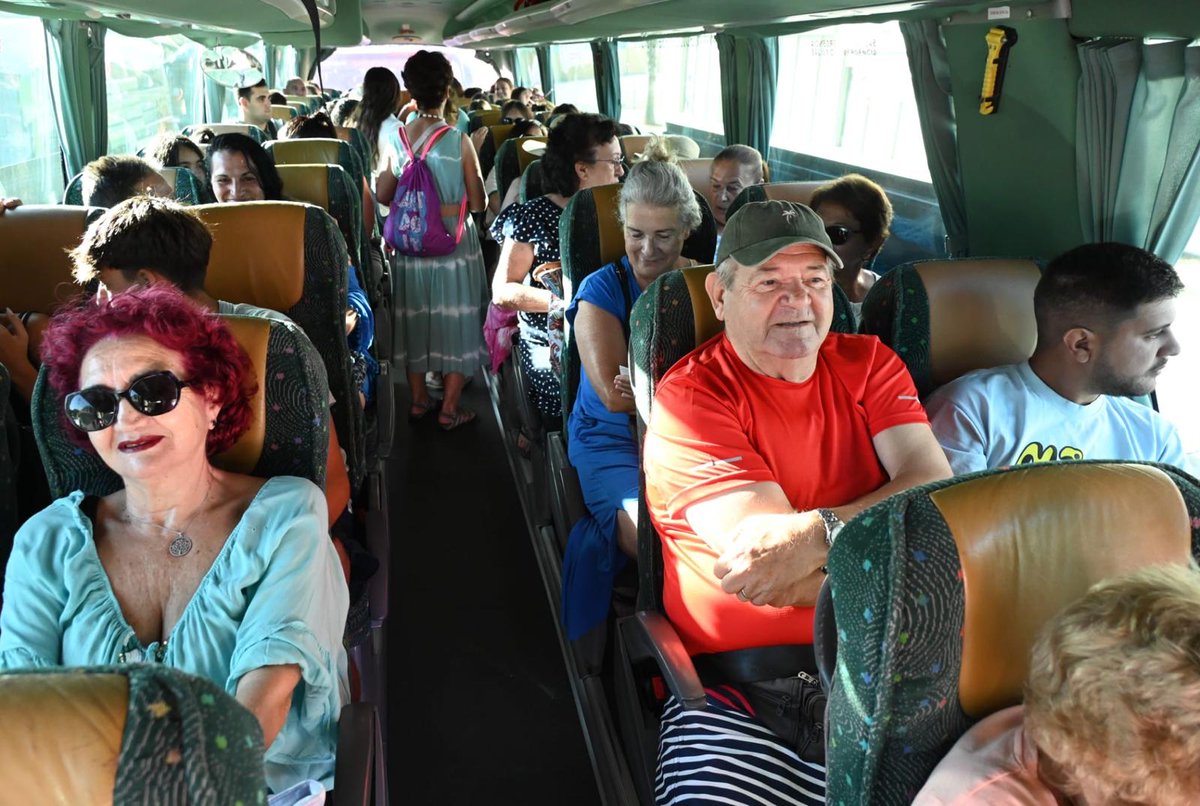 𝐋𝐨𝐬 𝐉𝐮𝐞𝐯𝐞𝐬 𝐚 𝐥𝐚 𝐏𝐥𝐚𝐲𝐚 🏖️ 

Una iniciativa del Ayuntamiento de Tomares para que sus vecinos puedan ir a la playa semanalmente a disfrutar y refrescarse en el mar. 🌊

#TomaresComoATiTeGusta