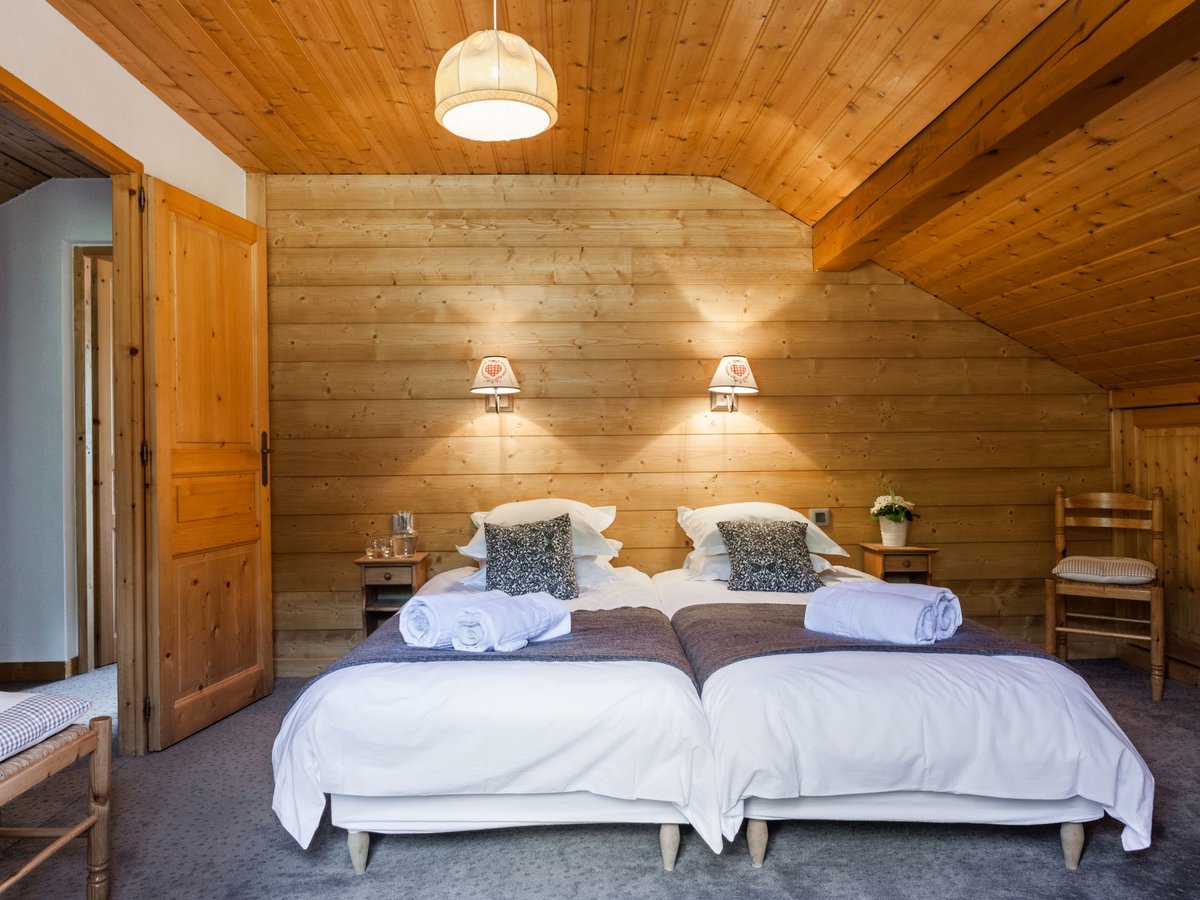 Chalet_Finder's tweet photo. Chalet Covie! Sleeps 14 | Meribel | 5 Bedrooms | 5 Bathrooms | Catered | Hot-Tub | Log-fire!
@SkiBlanc 

#Chalet #Ski #SkiHoliday #SnowHoliday #Holiday #WinterHoliday #SummerHoliday #Snowboard https://t.co/Glti07OEa9