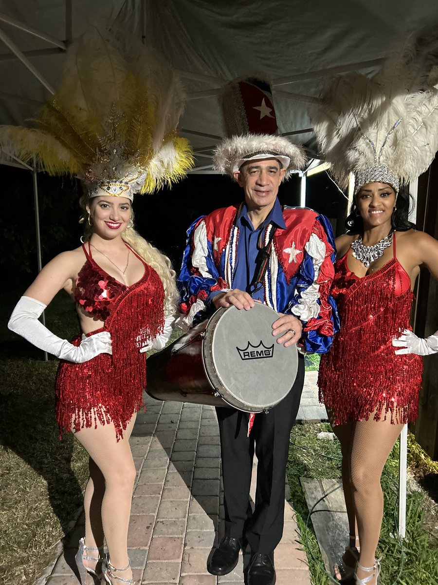 MiamiConga.com Cuban Show HORA LOCA en su fiesta CONTACT 305-298-2380 #miami #miamibeach #bocaraton #palmbeach #hollywoodfl #ftLauderdale #homesteadfl #miamisprings #miamiconga #hialeah #miamihoraloca #miamicubanshow #miamivip #calleocho #calleo8 #cubanshow