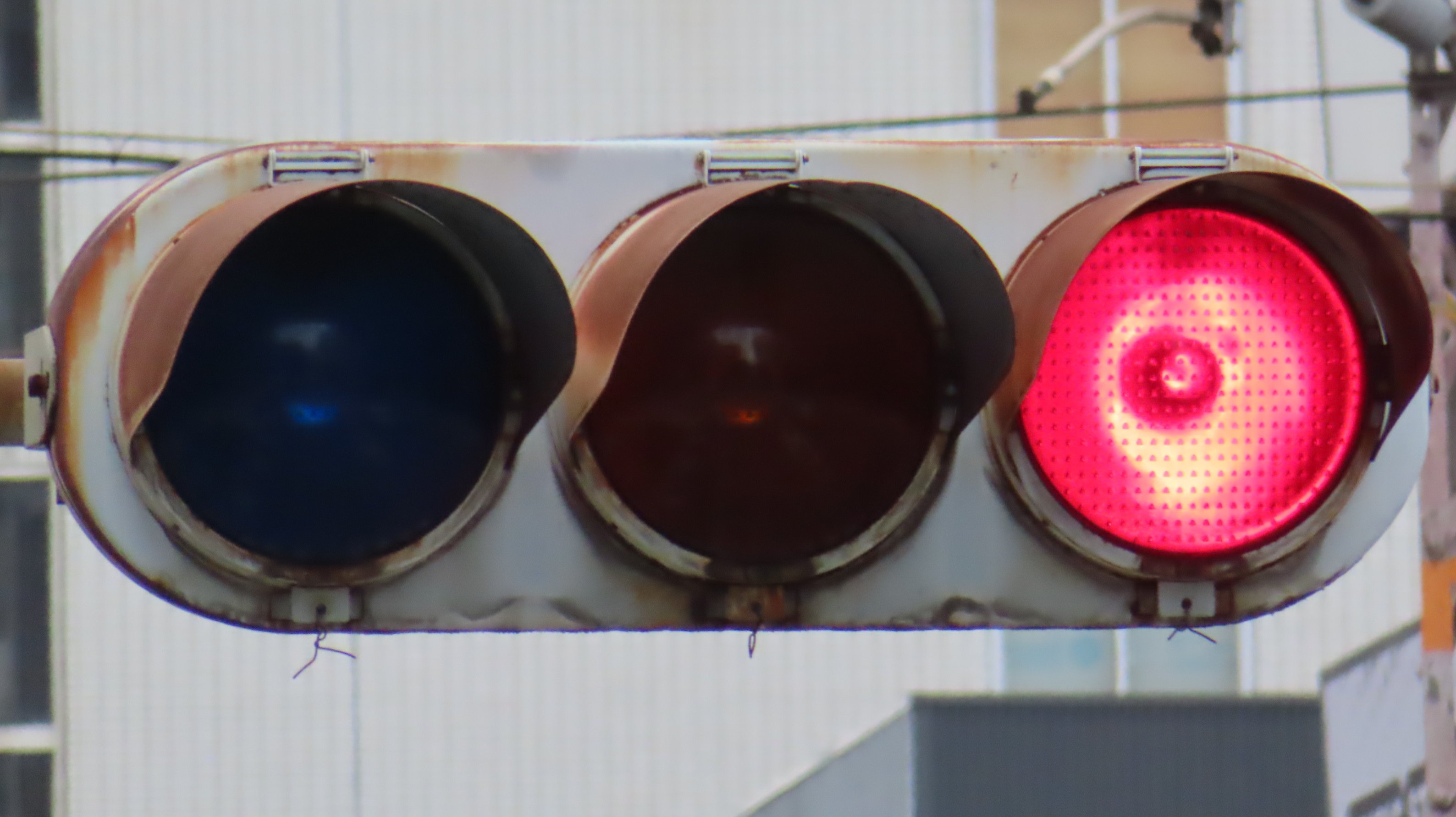 信号機　本物 日本で絶滅寸前の激レア信号機！ アメリカ3M社製の「偏光灯器