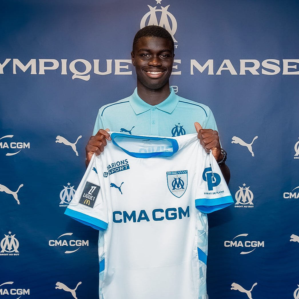 Olympien2613's tweet photo. 🔴OFFICIEL : Alexandre Issanga 🇫🇷 (17 ans, milieu relayeur) et Robinio Vaz 🇫🇷 (17 ans, attaquant), s'engagent à l’OM en provenance de Sochaux. ✍️🔵⚪️
#MercatOM #TeamOM https://t.co/mZfBHbq4aq
