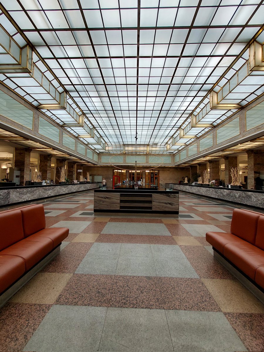 GregoritoCze's tweet photo. @Ian_Willoughby This one is also one of my favourites: Bankovní Palác, designed by František Roith, 1925-1930, neoclassicism, currently a branch of Komerční Banka, originally a post office. Václavské nám. 796/42. You can enter and admire:) https://t.co/EYryftdNx5