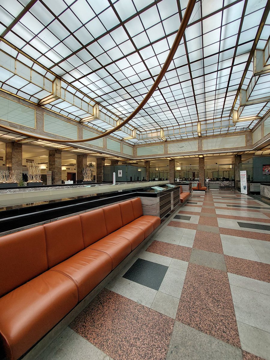 GregoritoCze's tweet photo. @Ian_Willoughby This one is also one of my favourites: Bankovní Palác, designed by František Roith, 1925-1930, neoclassicism, currently a branch of Komerční Banka, originally a post office. Václavské nám. 796/42. You can enter and admire:) https://t.co/EYryftdNx5