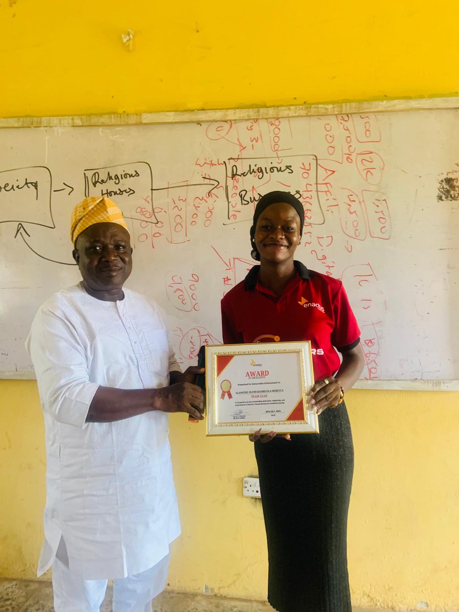EnactusTasued_'s tweet photo. New chapter, New leaders! We're excited to announce the induction of our new executives! Congratulations to our outgoing team and a warm welcome to our new team. #enactustasued #newbeginnings #enactusnigeria #leadersshift #leadership #progress #enactus #weallwin https://t.co/51bbEJUUJv