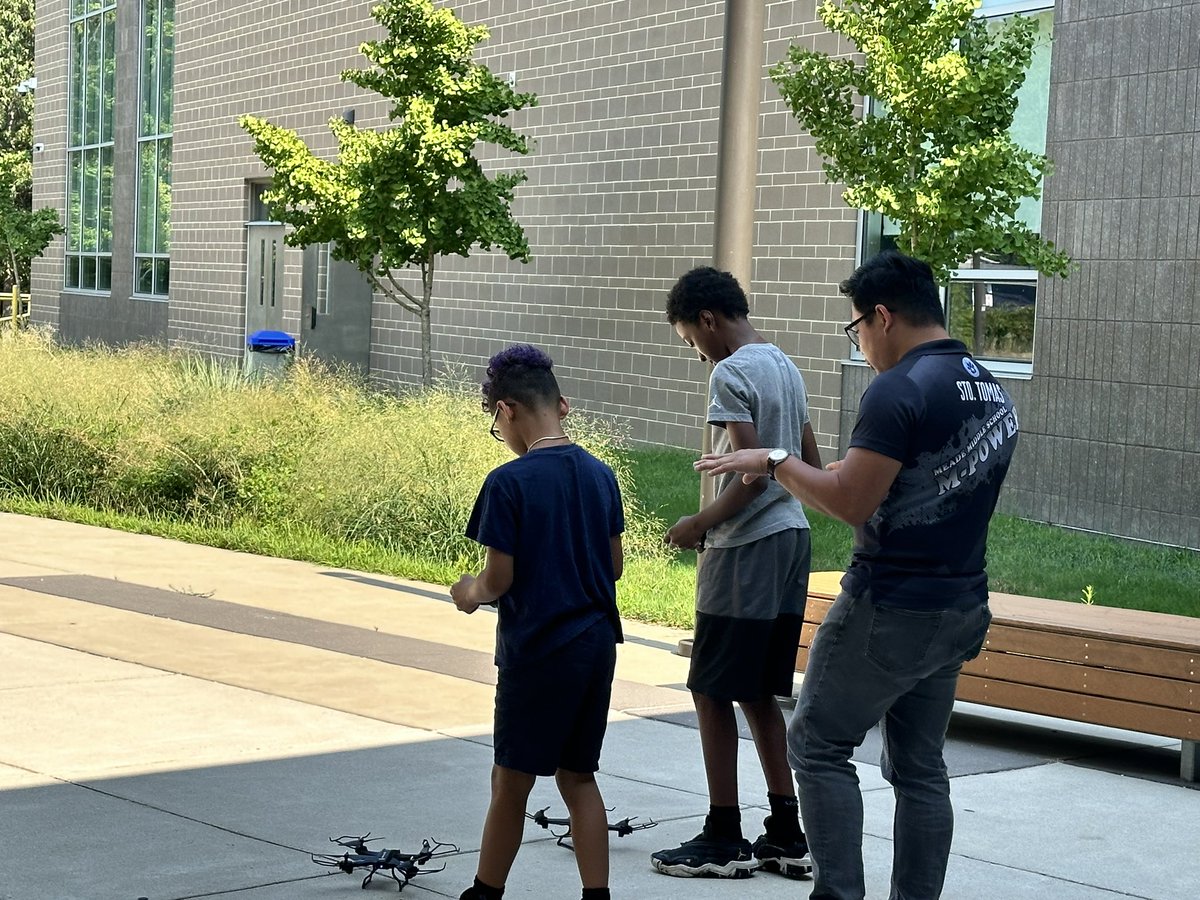 Meade Evening/ Severna Park Summer School Science teacher Mr. Sto. Tomas with students who completed their Summer Project! #outdoorclassroom #BelongGrowSucceed #aacpsawesome <a href="/AACountySchools/">AACPS</a>