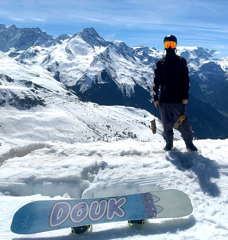 entropyresins's tweet image. We present to you… Douk Snow UK 👑 

➡️ Learn more about our biobased epoxy: bit.ly/3yMsRC7 

#entropyresins #biobasedepoxy #customsnowboards