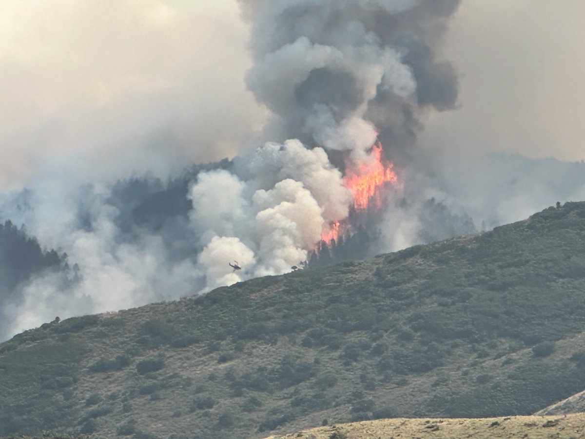Spencer_WNews's tweet image. The great news: No overnight growth for the #QuarryFire, no homes lost so far. 

The terrible news: 5 firefighters injured yesterday, one suffered a seizure, 4 with heat exhaustion. All are stable, some are headed back out today. But this is a hard one on our firefighters.