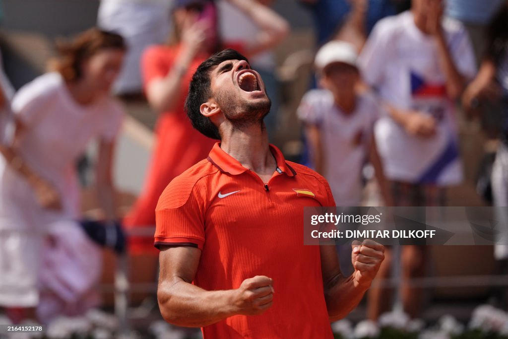 🎾 Tenis | #JuegosOlímpicos 

𝐀 𝐮𝐧𝐚 𝐯𝐢𝐜𝐭𝐨𝐫𝐢𝐚 𝐝𝐞 𝐥𝐚𝐬 𝐦𝐞𝐝𝐚𝐥𝐥𝐚𝐬
🇪🇸 Carlos Alcaraz 6-3/7-6 Tommy Paul 🇺🇸

🔷 Alcaraz ya está entre los 4 mejores del torneo. Le quedan dos partidos y con una victoria más conseguira la medalla.

#Tennis #Paris2024 #Olympics