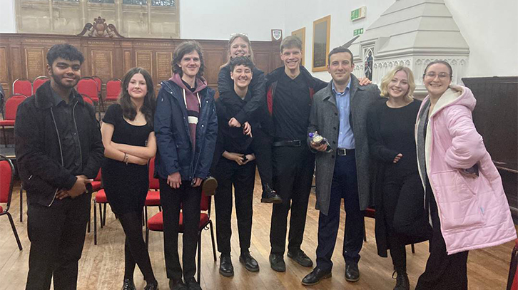 Must read article about Wolverhampton Symphony Orchestra working with the city's youth orchestra!

<a href="/wolvsymphorch/">WSO</a> 

makingmusic.org.uk/resource/case-…