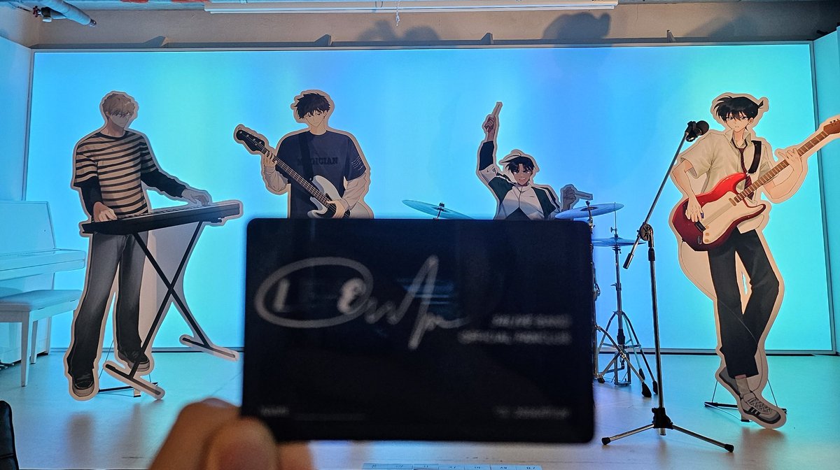 hirose_ak's tweet photo. #34z_on_the_ROCK #일이_삼사_둥둥둥둥
휀걸체험하고 왔어요. 카페가 지하로 내려가서 진짜 홍대 공연장 같았어요.
엽서 구매하고 덤으로 온 쿠키도 귀여움! 
보컬이 신이치인 것도 웃겼어요.
생구님 만화처럼 사건이 발생하다. 정말 마지막 공연이구나 https://t.co/it2FOm8T8w