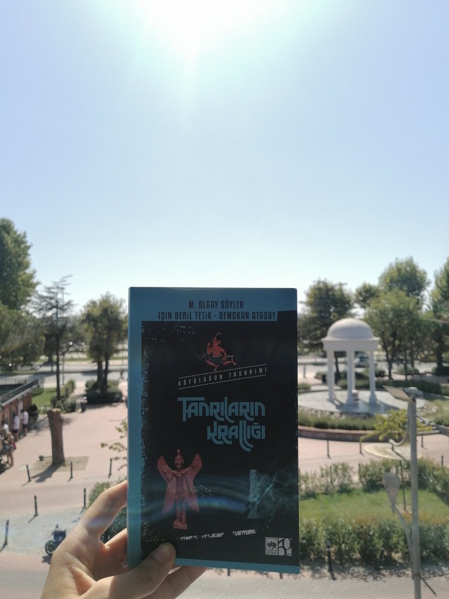 İlk kitabını hayranlık ile okuduğum kitabın yeni serisi Ötüken Neşriyat'tan çıktı 😊

M. Olgay Söyler, Işın Beril Tetik ve Demokan Atasoy'un kaleme aldığı editörlüğünü Ayşegül Büşra Paksoy'un üstlendiği

Tanrıların Krallığı

<a href="/aysebusrapaksoy/">Ayşegül Büşra Paksoy</a>
<a href="/olgaysyler1/">M. Olgay Söyler</a>
<a href="/demokan/">Demokan Atasoy</a>
<a href="/Ravendarkcoven/">Işın Beril Tetik</a>