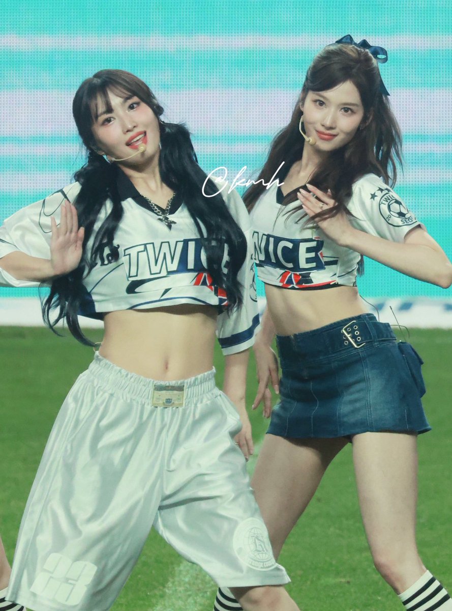 SANABESTGlRL's tweet photo. SANA MOMO https://t.co/A6a9CnGdRY