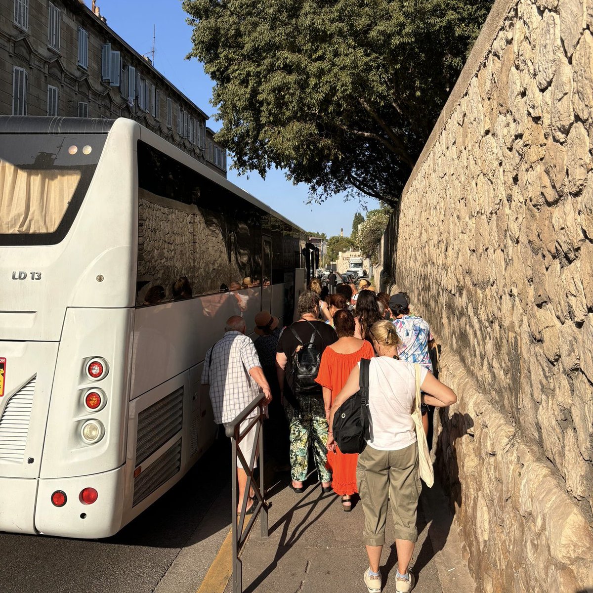 AudreyGatian's tweet photo. ☀️Deux nouvelles sorties à la journée pour les familles, ce matin:

🚌Départ de Kalliste pour Aqualand
🚌Départ de Campagne Lévêque pour les Saintes Maries de la Mer

Tout le monde à l’heure et impatient de monter dans les cars!

#Marseille #étémarseillais #quartierspop #polville https://t.co/Uu1HyHBJh1